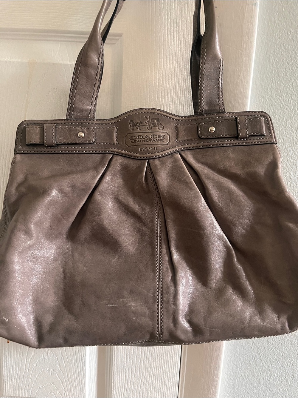 Women’s Gray Coach Leather shoulder handbag